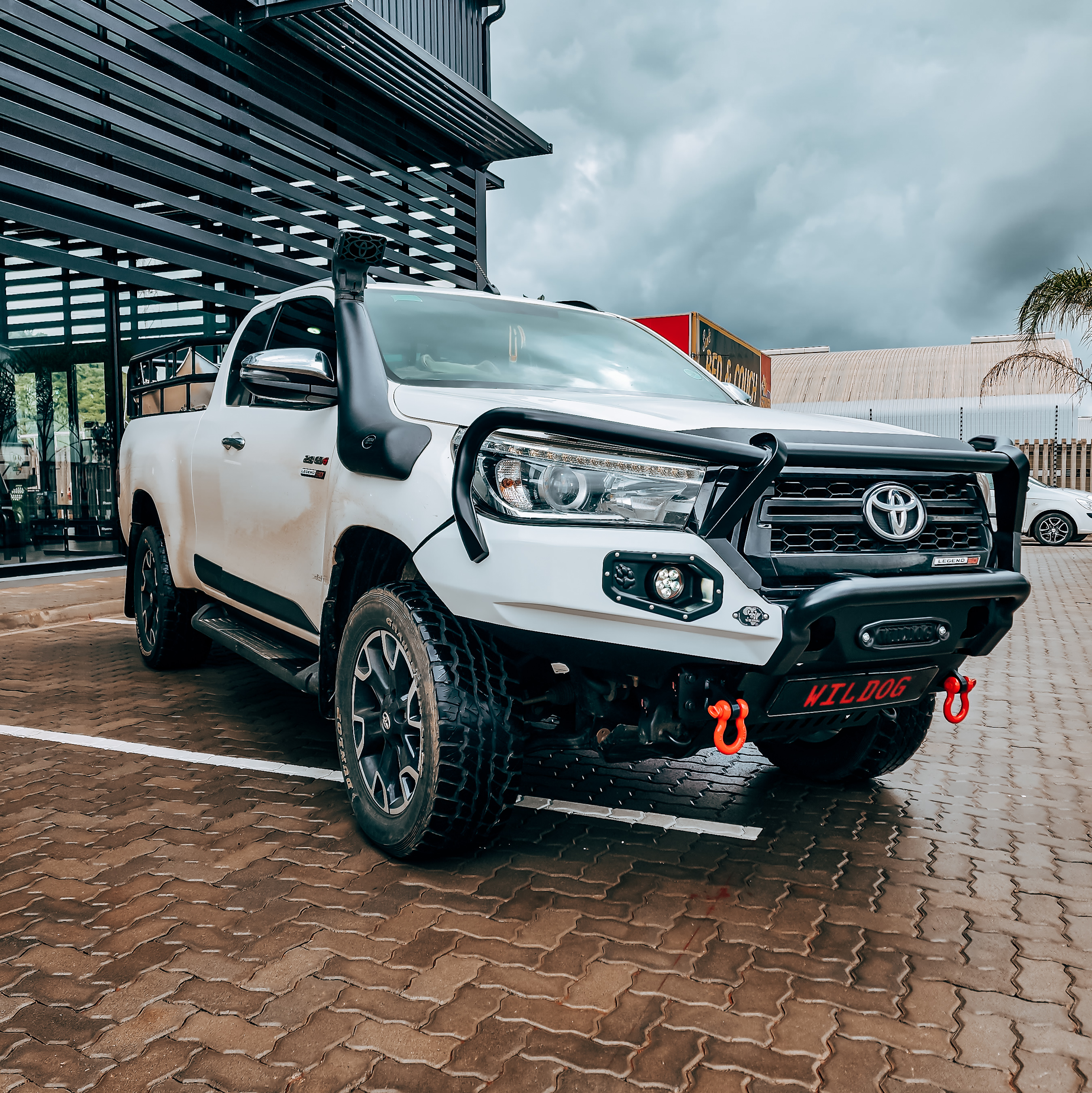 hunter-type-front-bumper-hilux-roccodakar-color-matched-with-nudge